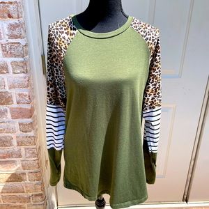 Sunshine & Rodeos, Long Sleeve, Green, Animal Print sleeves, Size L